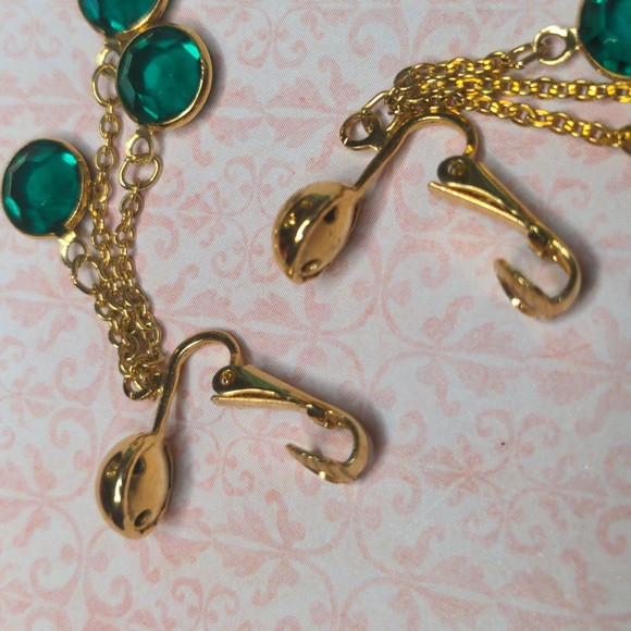 3/$31 Vintage emerald green crystal dangle earrings clip on St Patrick's day - Picture 5 of 5